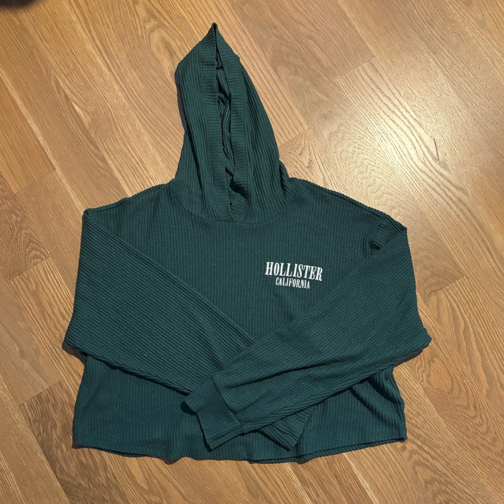 Hollister Dark Green Ribbed Cropped Hoodie
Women’s S